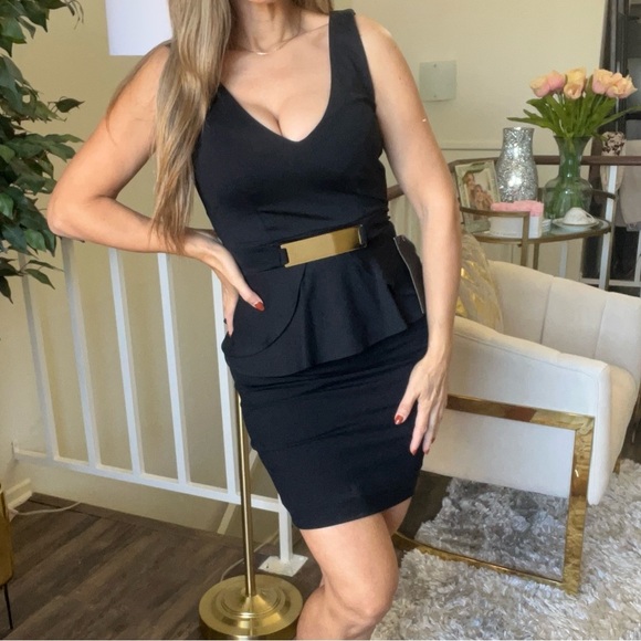 NWT Bebe Peplum Black Low Cut V Neck Short Dress Gold Detail Belt Cocktail S - Picture 1 of 15